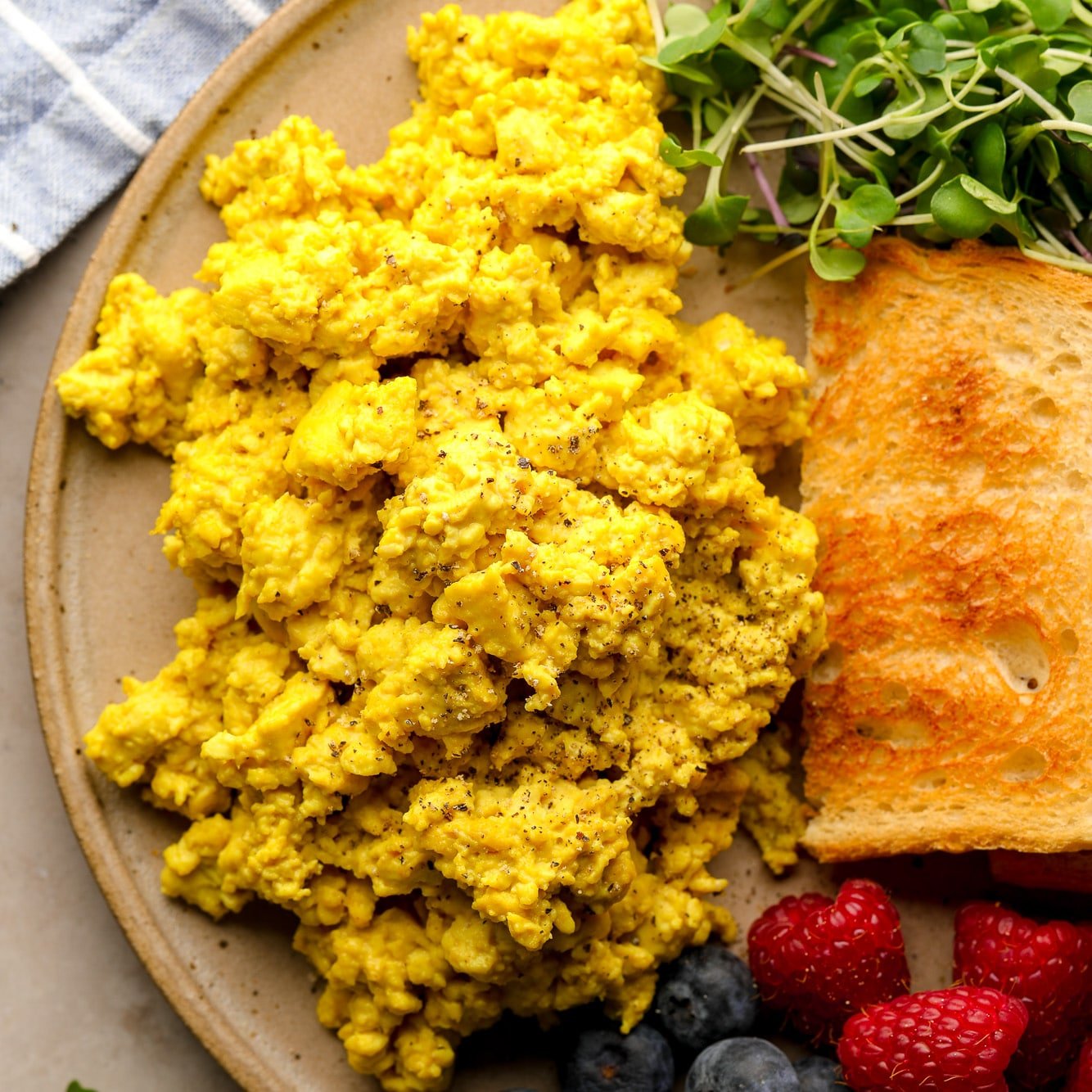 Easy Vegan Tofu Scramble: Healthy, Gluten-Free, & Perfect for Brunch